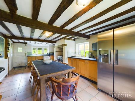 3 bedroom Detached house for sale in Hill Road, Oakley