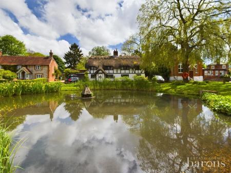 3 bedroom Detached house for sale in Hill Road, Oakley