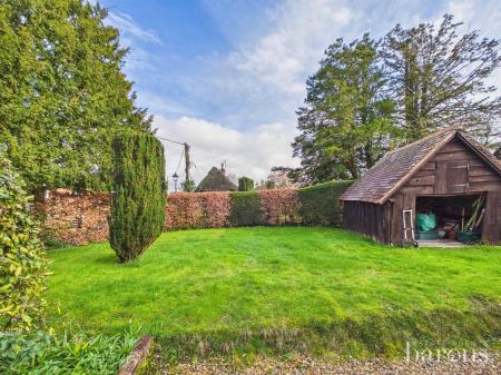 3 bedroom Detached house for sale in Hill Road, Oakley