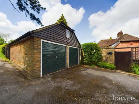 3 bedroom Detached house for sale in Hill Road, Oakley