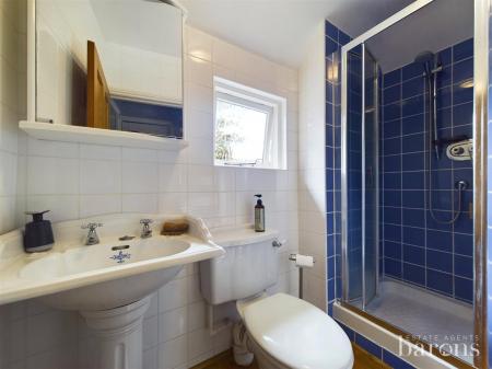 3 bedroom Detached house for sale in Hill Road, Oakley