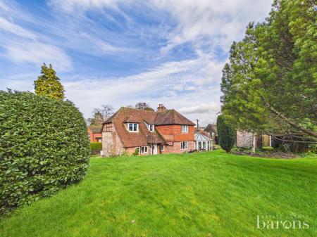 3 bedroom Detached house for sale in Hill Road, Oakley
