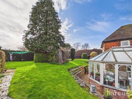 3 bedroom Detached house for sale in Hill Road, Oakley