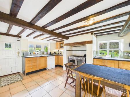 3 bedroom Detached house for sale in Hill Road, Oakley