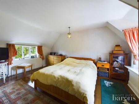 3 bedroom Detached house for sale in Hill Road, Oakley