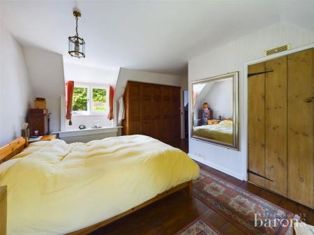 3 bedroom Detached house for sale in Hill Road, Oakley