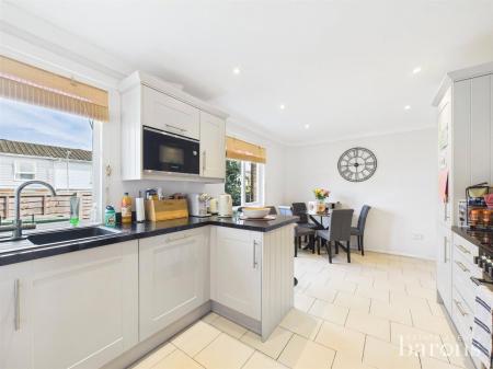 5 bedroom Terraced House for sale in Warwick Road, Basingstoke