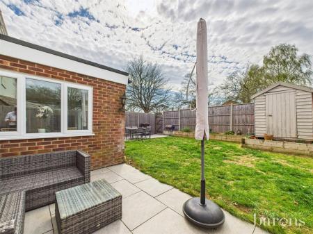 5 bedroom Terraced House for sale in Warwick Road, Basingstoke