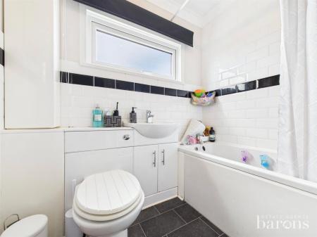 5 bedroom Terraced House for sale in Warwick Road, Basingstoke