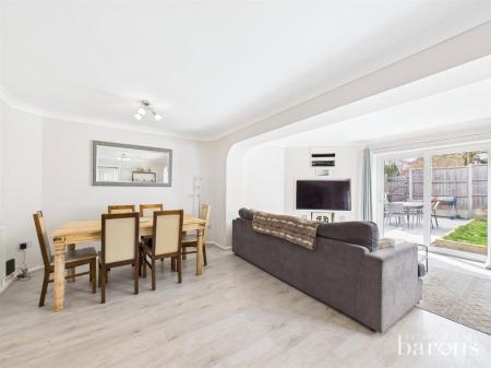 5 bedroom Terraced House for sale in Warwick Road, Basingstoke