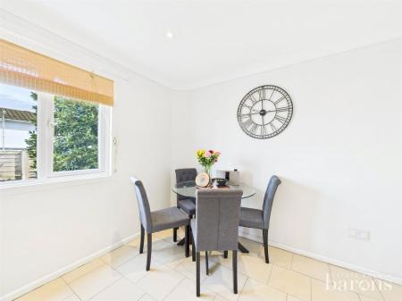 5 bedroom Terraced House for sale in Warwick Road, Basingstoke