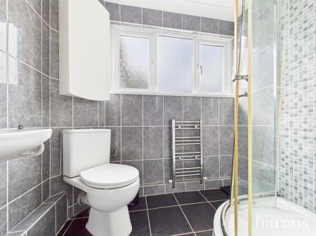 5 bedroom Terraced House for sale in Warwick Road, Basingstoke