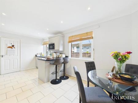 5 bedroom Terraced House for sale in Warwick Road, Basingstoke