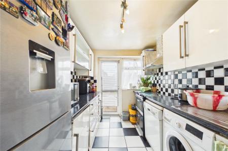 3 bedroom End of terrace house for sale in Martin Close, Basingstoke