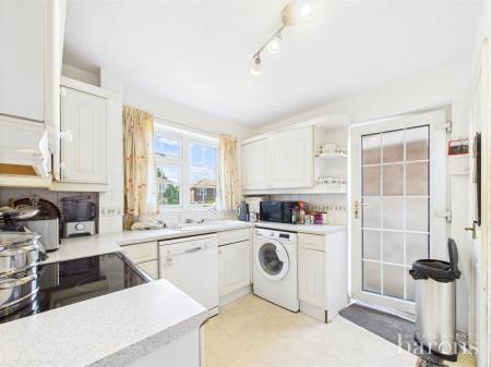 4 bedroom Detached house for sale in Upper Farm Road, Oakley