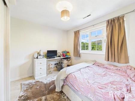4 bedroom Detached house for sale in Upper Farm Road, Oakley
