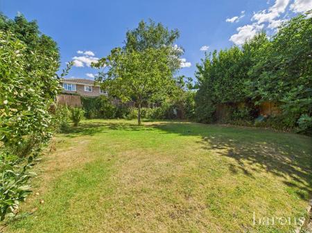 4 bedroom Detached house for sale in Upper Farm Road, Oakley
