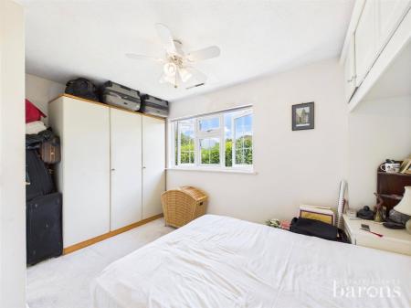 4 bedroom Detached house for sale in Upper Farm Road, Oakley