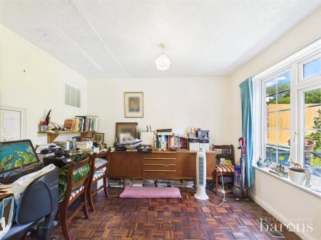 4 bedroom Detached house for sale in Upper Farm Road, Oakley