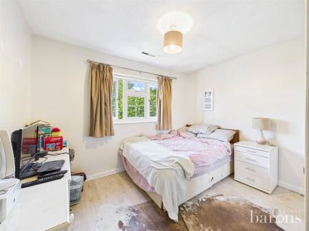 4 bedroom Detached house for sale in Upper Farm Road, Oakley