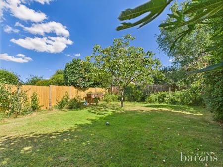 4 bedroom Detached house for sale in Upper Farm Road, Oakley