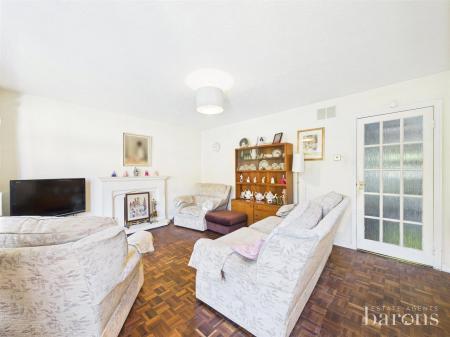 4 bedroom Detached house for sale in Upper Farm Road, Oakley