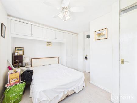 4 bedroom Detached house for sale in Upper Farm Road, Oakley