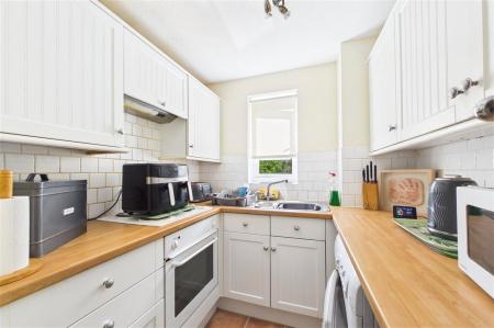 1 bedroom Terraced House for sale in Blackberry Walk, Lychpit
