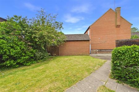 1 bedroom Terraced House for sale in Blackberry Walk, Lychpit