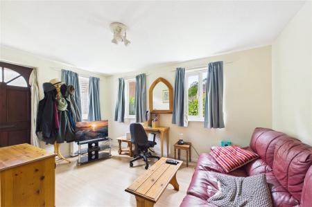 1 bedroom Terraced House for sale in Blackberry Walk, Lychpit