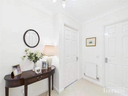 4 bedroom Detached house for sale in Chatsworth Green, Hatch Warren