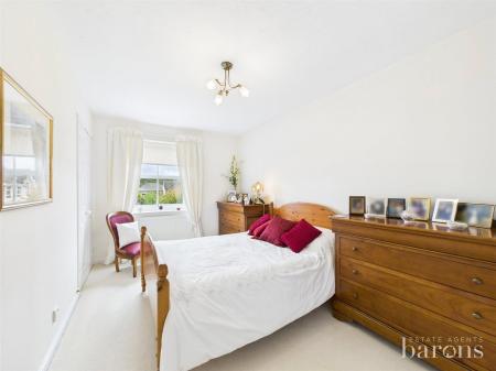4 bedroom Detached house for sale in Chatsworth Green, Hatch Warren