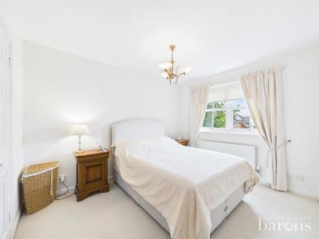 4 bedroom Detached house for sale in Chatsworth Green, Hatch Warren