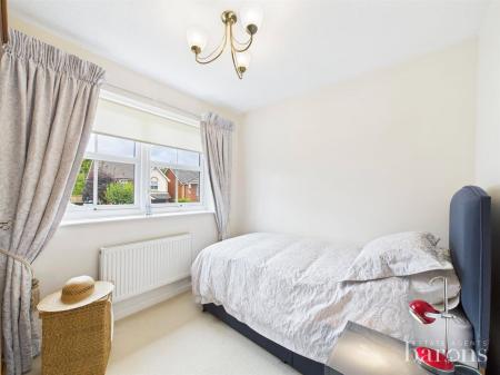 4 bedroom Detached house for sale in Chatsworth Green, Hatch Warren