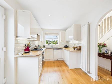 4 bedroom Detached house for sale in Chatsworth Green, Hatch Warren