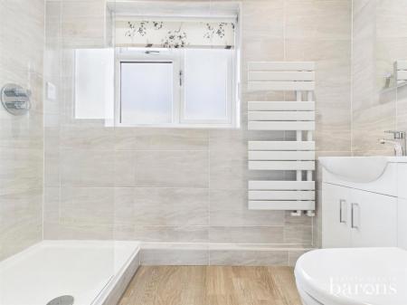 5 bedroom Semi-detached house for sale in Hawthorn Way, Basingstoke