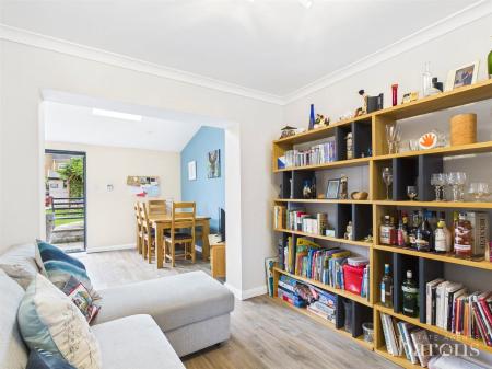 5 bedroom Semi-detached house for sale in Hawthorn Way, Basingstoke