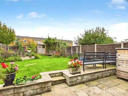 5 bedroom Semi-detached house for sale in Hawthorn Way, Basingstoke