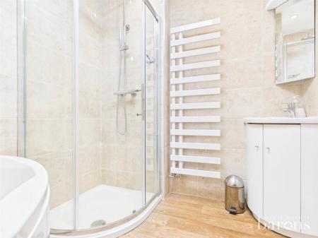 5 bedroom Semi-detached house for sale in Hawthorn Way, Basingstoke