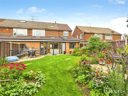 5 bedroom Semi-detached house for sale in Hawthorn Way, Basingstoke