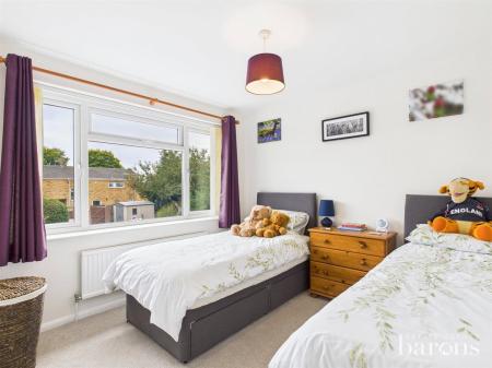 5 bedroom Semi-detached house for sale in Hawthorn Way, Basingstoke