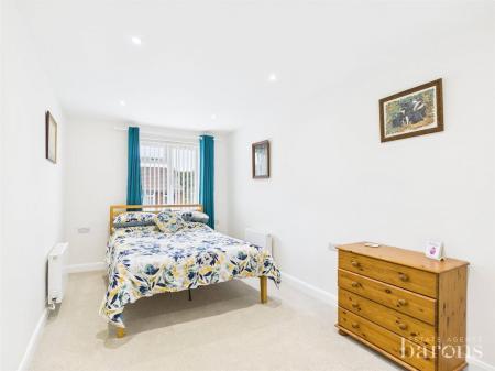 5 bedroom Semi-detached house for sale in Hawthorn Way, Basingstoke
