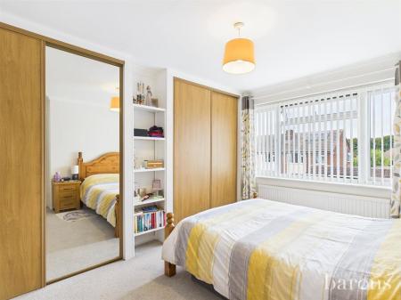 5 bedroom Semi-detached house for sale in Hawthorn Way, Basingstoke