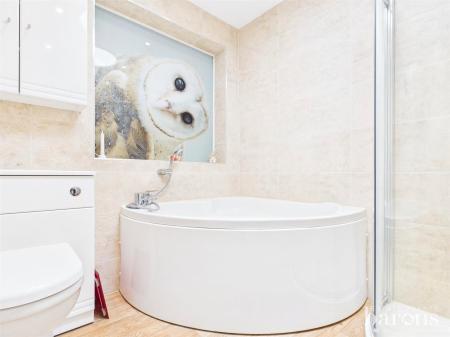 5 bedroom Semi-detached house for sale in Hawthorn Way, Basingstoke