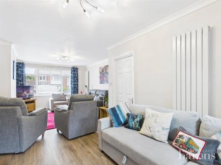 5 bedroom Semi-detached house for sale in Hawthorn Way, Basingstoke