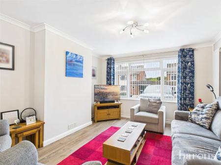 5 bedroom Semi-detached house for sale in Hawthorn Way, Basingstoke