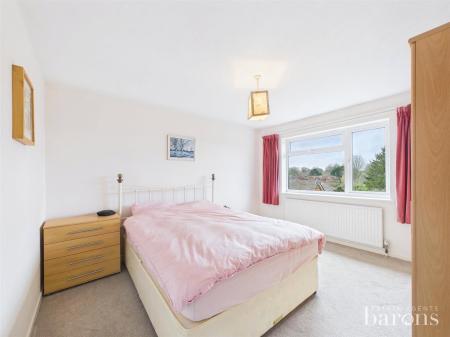 4 bedroom Detached house for sale in Medway Avenue, Oakley