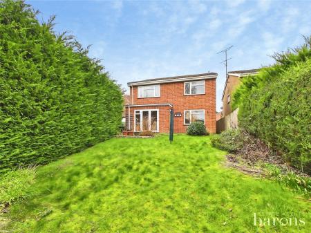 4 bedroom Detached house for sale in Medway Avenue, Oakley