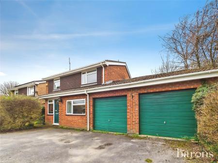 4 bedroom Detached house for sale in Medway Avenue, Oakley