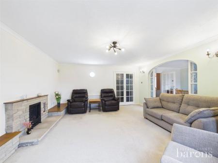 4 bedroom Detached house for sale in Medway Avenue, Oakley